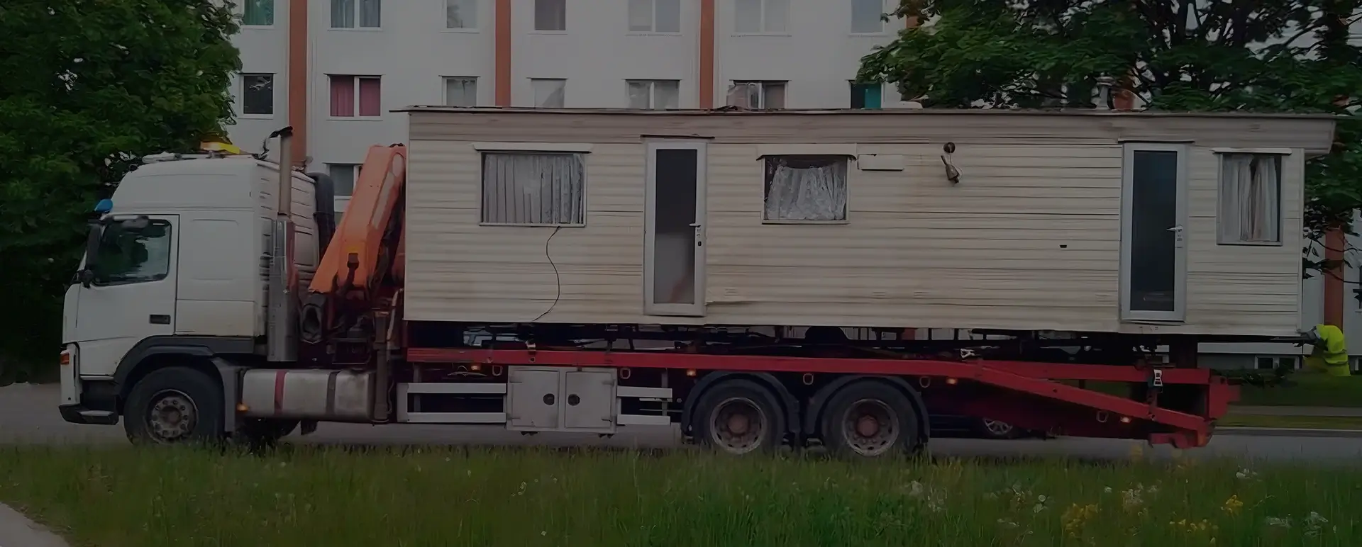 Получить онлайн цены на доставку низким тралом дом вагона в городе Кирово-Чепецк (Приволжский округ - Кировская область) на сайте самостоятельно